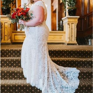 Wtoo by Watters Philomene Lace Cap-Sleeve Wedding Gown